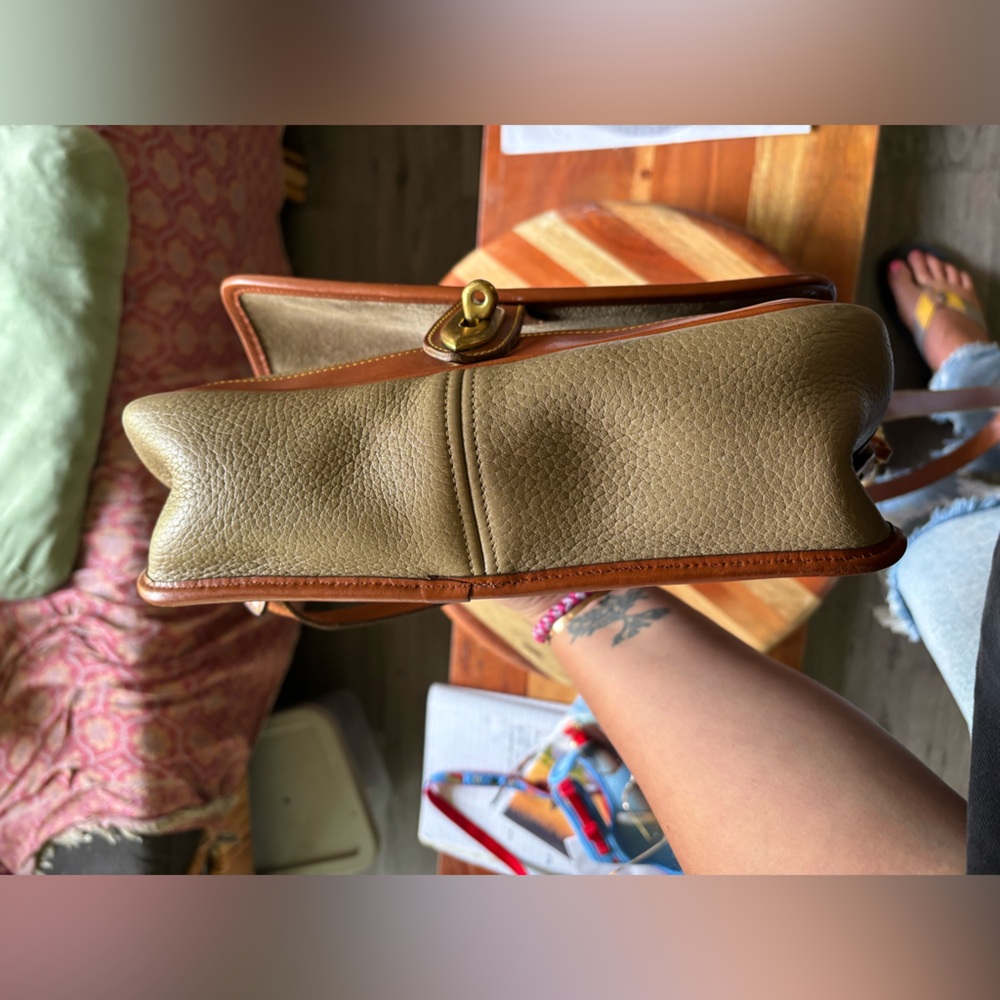 Vintage Leather Cream and Tan Dooney & Bourke Crossbody Bag - Picture 6 of 16